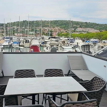 Bådhotel Junglehouse - Floating House Portorož